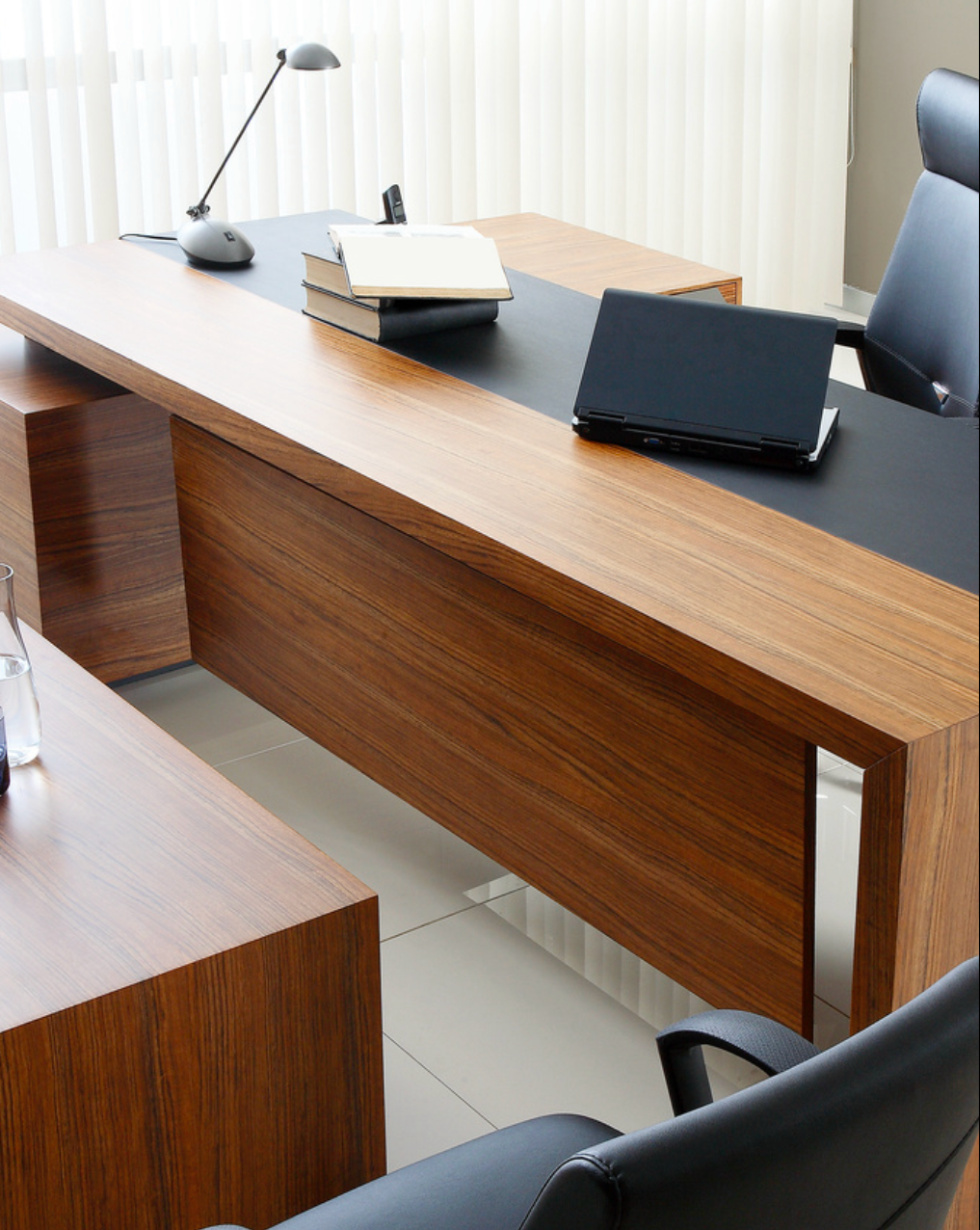أثاث المكاتب الحديثة